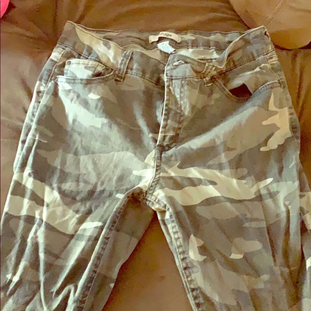 I am selling a size 8 pair of refuge pants
